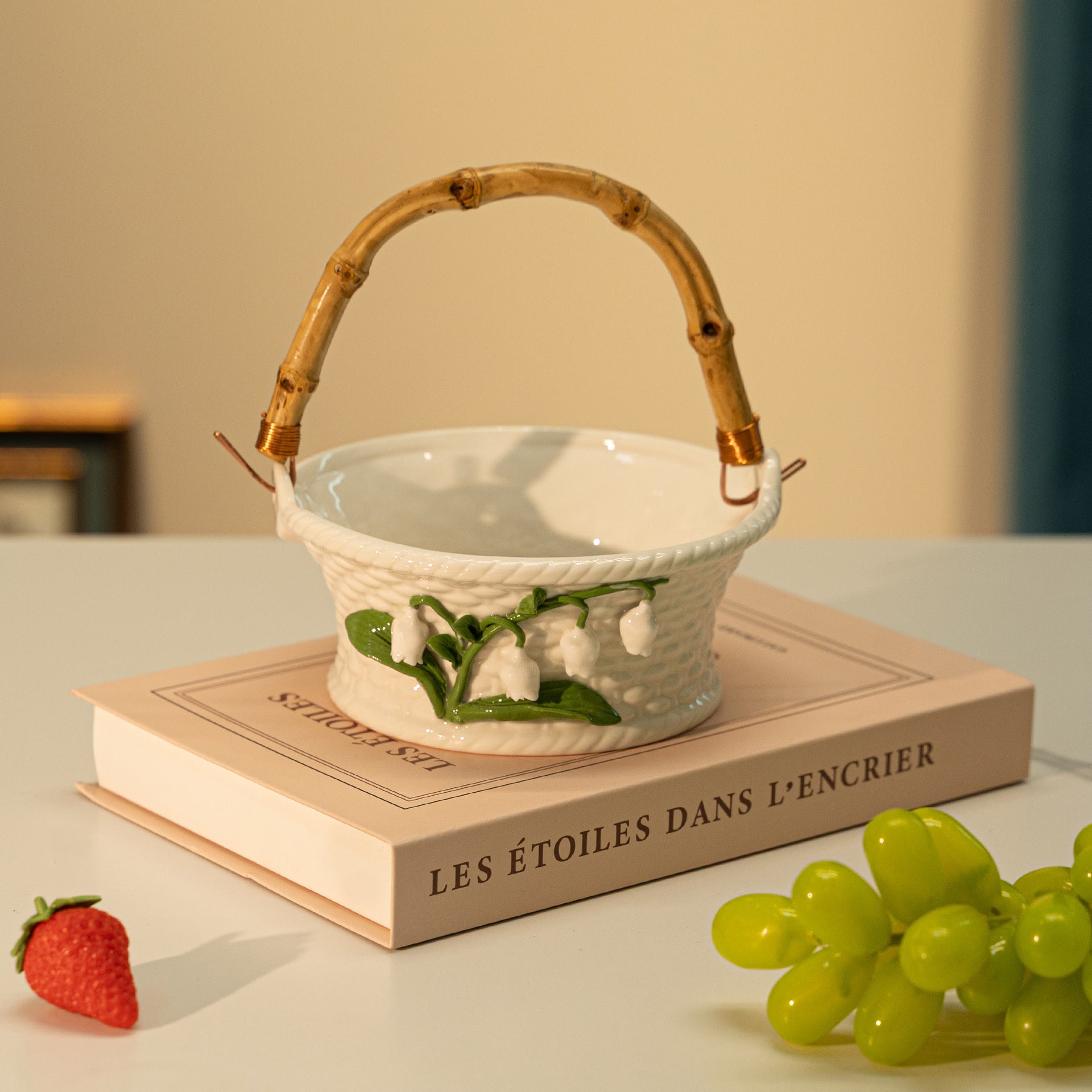 Creative Ceramic Lily of The Valley Handheld Basket, Fruit Basket, Living Room Home Desktop Display Tray, Snack Tray, Storage Basket, Shelf Baskets