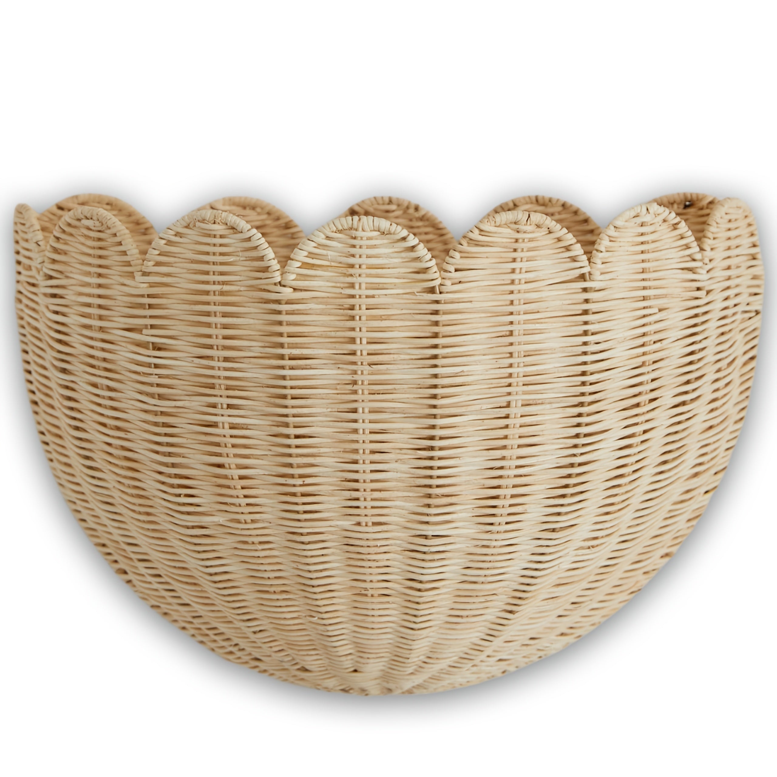 Scallop-Edged Woven Wall Basket - Original Handcrafted Decor Hanging Decorative Basket with Scallop-Edged Weave. Made from Non-Splintering Rattan Material. Ideal for Home Decor in Courtyards, Living Rooms, And Bedrooms